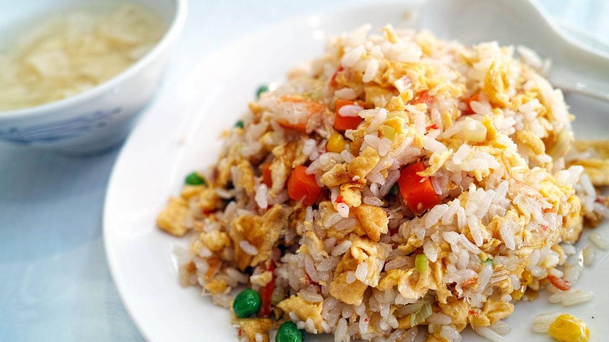Nasi Goreng 2443: Rasa yang Menggigit Jiwa di Jantung Cilacap